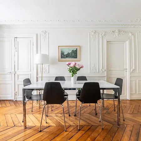 Apartment Bergere Paris