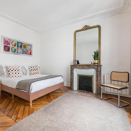Bergere Apartment *